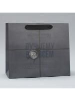 Пакет подарочный бумажный (27х23х11,5) ламинир Лучшему во всем 1/200 Пакет подарочный бумажный (27х23х11,5) ламинир Лучшему во всем 1/200