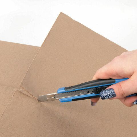 Лезвия для ножей 9мм 10шт в пластиковом пенале BRAUBERG 1/10/800 Лезвия для ножей 9мм 10шт в пластиковом пенале BRAUBERG 1/10/800